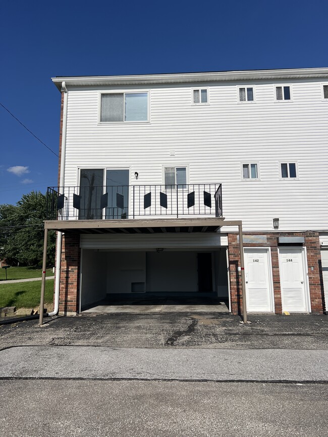 Cypress West Fairlawn Apartments in Fairlawn, OH - Foto de edificio - Building Photo