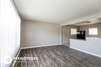 13404 Hinchbrook Blvd in Louisville, KY - Building Photo - Building Photo