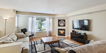 16227 Northup Way in Bellevue, WA - Building Photo - Building Photo