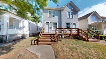 102 E Patterson Ave in Columbus, OH - Building Photo