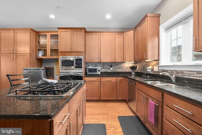 568 Marina Landing Ln in Woodbridge, VA - Building Photo - Building Photo