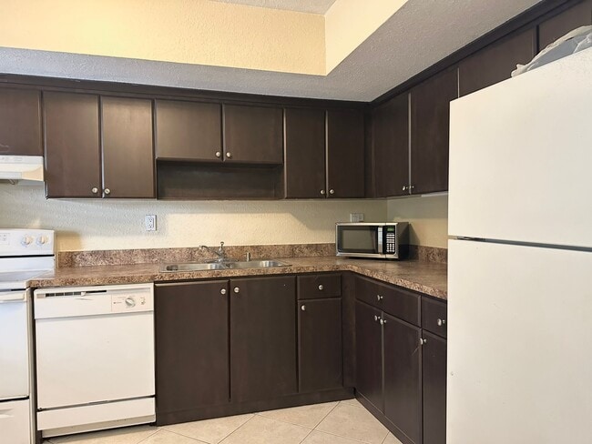 11688 NW 45th St in Coral Springs, FL - Foto de edificio - Building Photo