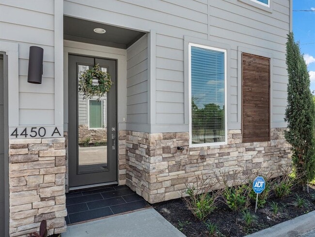4450 W Tidwell Rd in Houston, TX - Building Photo - Building Photo
