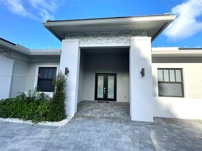 11181 SW 92nd Ave in Miami, FL - Building Photo - Building Photo