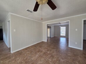 1853 Dolphin Dr in Seabrook, TX - Building Photo - Building Photo