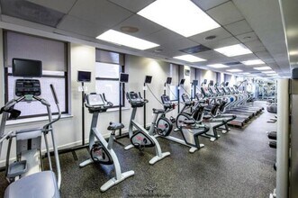 17 Battery Pl in New York, NY - Building Photo - Building Photo