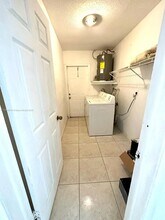 7640 SW 10th St-Unit -b in North Lauderdale, FL - Building Photo - Building Photo
