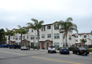 651-661 S A St in Oxnard, CA - Foto de edificio - Building Photo