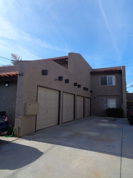 915 Alabama St in Huntington Beach, CA - Building Photo