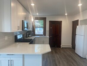 10 Fairmount St in Medford, MA - Building Photo - Building Photo