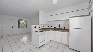 400 SE 31st St in Fort Lauderdale, FL - Foto de edificio - Building Photo