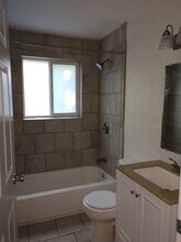 Maple Grove Apartments in New Albany, IN - Foto de edificio - Building Photo