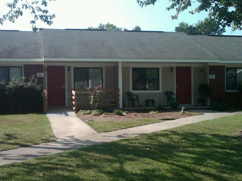 Baytree Apartments in Richlands, NC - Building Photo