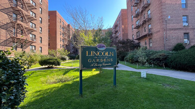 Lincoln Gardens in Flushing, NY - Building Photo - Building Photo