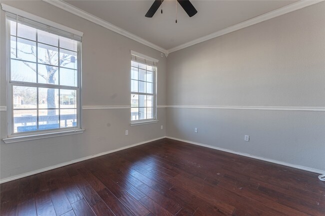 5028 Senator Dr in Fort Worth, TX - Foto de edificio - Building Photo