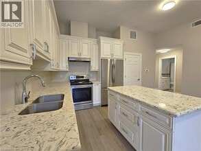 757 King St E in Cambridge, ON - Building Photo - Building Photo