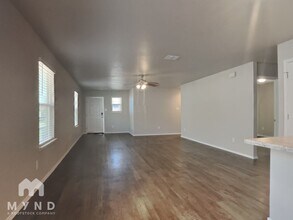 12907 Cicely Ct in Saint Hedwig, TX - Foto de edificio - Building Photo