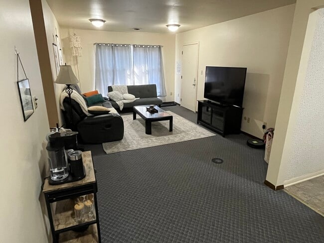 525 Richland Ave, Unit C in Athens, OH - Building Photo - Building Photo