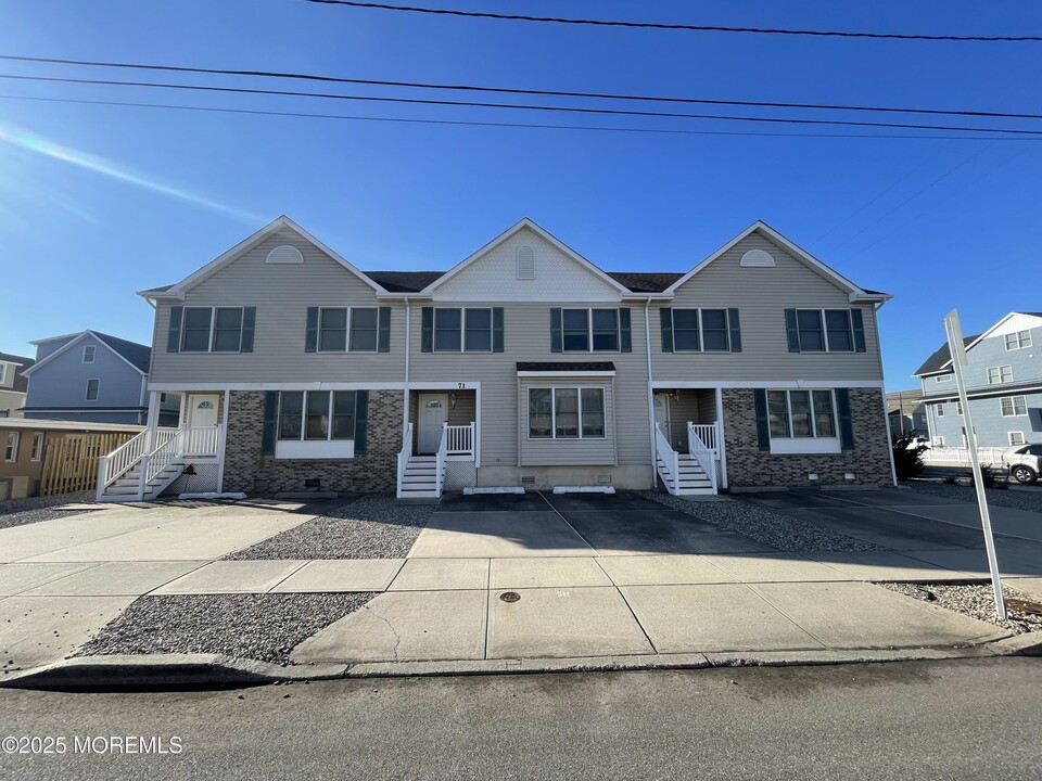 71 Fielder Ave in Seaside Heights, NJ - Building Photo