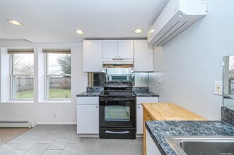 100 E 7th St in Deer Park, NY - Building Photo - Building Photo