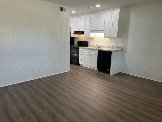 property at 2339 Memorial Ave SW