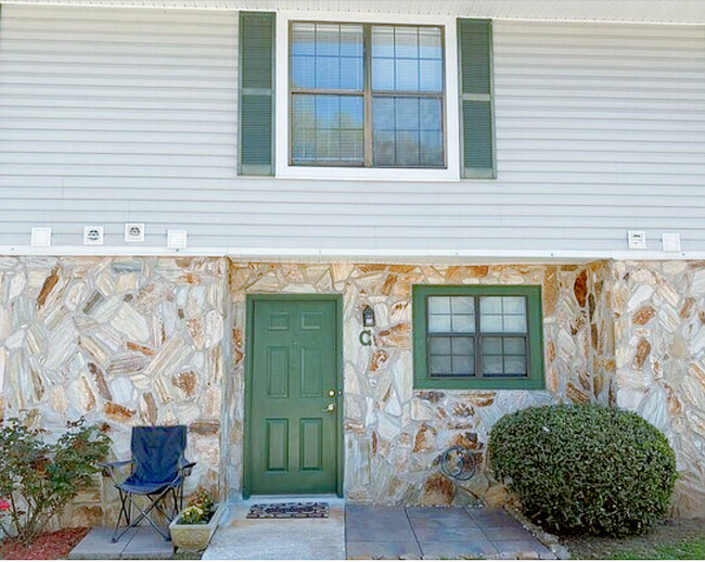 property at 2493 Hidden Cove Ct