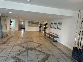 2821 NE 163rd St in Miami, FL - Building Photo - Building Photo