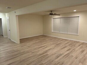 235 Hwy 90 E in Sealy, TX - Building Photo - Building Photo