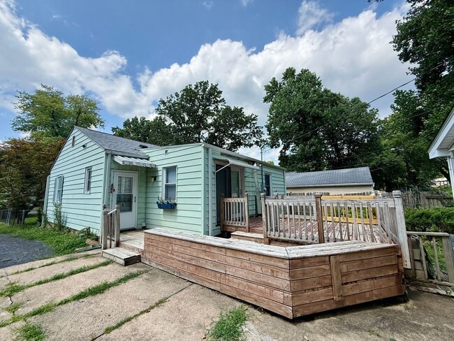 property at 3004 S Thayer Ave