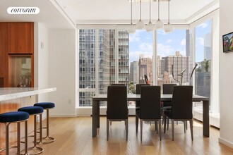 5 W End Ave in New York, NY - Building Photo - Building Photo