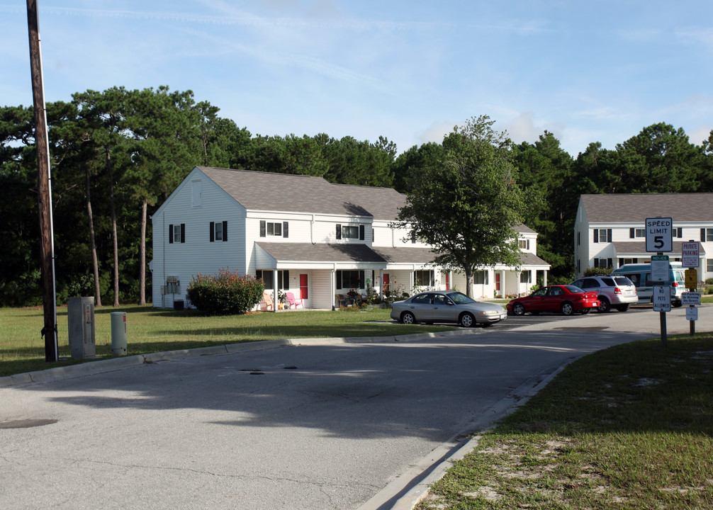 Holly Plaza Apartments in Holly Ridge, NC - Building Photo