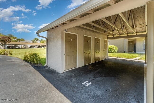 135 Cypress Way E in Naples, FL - Building Photo - Building Photo