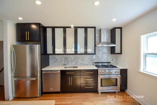 32 Cedar St, Unit RIGHT SIDE in Boston, MA - Foto de edificio - Building Photo