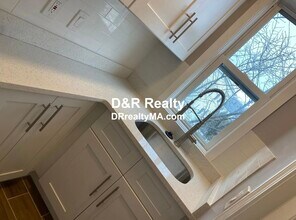 11 Houghton St, Unit 3 in Somerville, MA - Building Photo - Building Photo