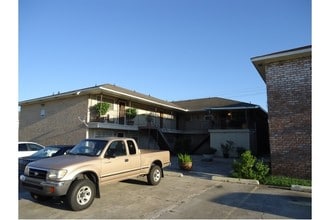 Titian Apartments in Baton Rouge, LA - Building Photo - Building Photo