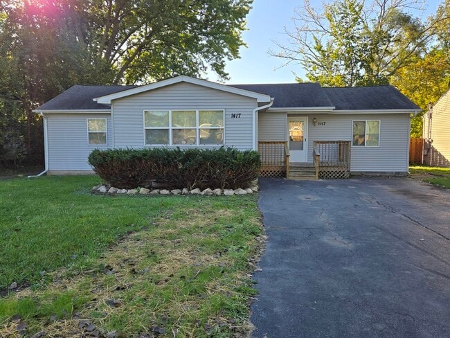 property at 1417 Bayview Ln