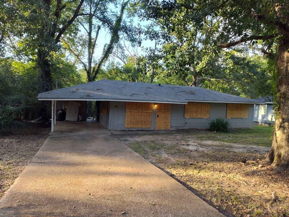 1018 Deryll St in Jackson, MS - Foto de edificio
