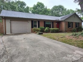 8526 Timbercrest Cir in Charlotte, NC - Building Photo