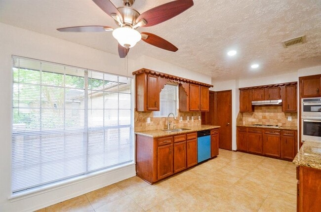 4802 Lost Oak Dr in Spring, TX - Building Photo - Building Photo