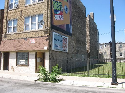 4876 W Armitage Ave in Chicago, IL - Foto de edificio - Building Photo