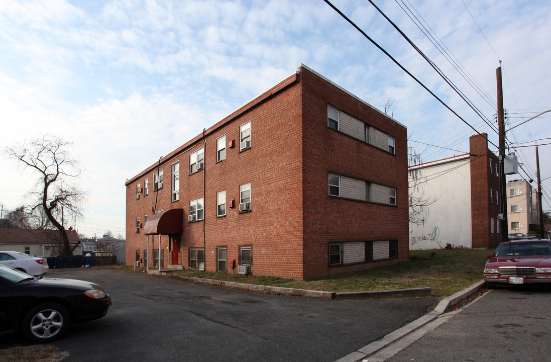 4919 A St SE in Washington, DC - Building Photo