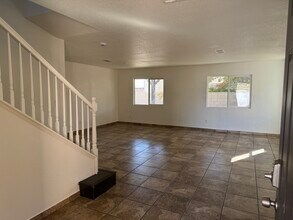 3652 E Jackson Ct in Lancaster, CA - Foto de edificio - Building Photo