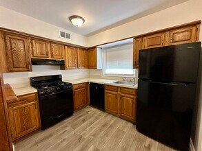 6086 Hoover Dr in Hamilton, NJ - Building Photo - Building Photo