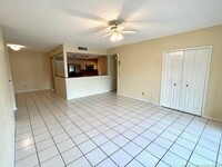 200 SE Four Winds Dr in Stuart, FL - Building Photo - Building Photo