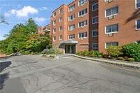 370 Central Park Ave in Scarsdale, NY - Building Photo - Building Photo