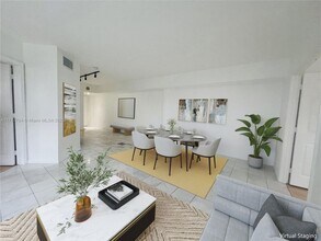 825 Brickell Bay Dr in Miami, FL - Building Photo - Building Photo