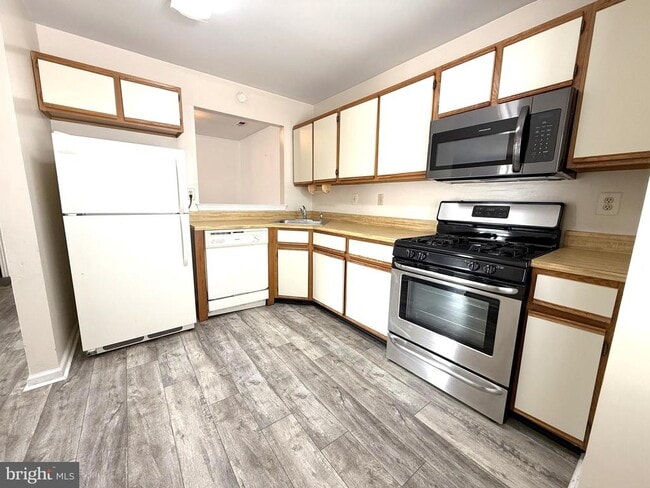 property at 607 Covington Ct