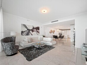 10203 Collins Ave in Bal Harbour, FL - Building Photo - Building Photo