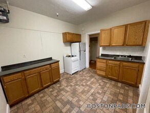 1820 Commonwealth Ave in Boston, MA - Building Photo - Building Photo