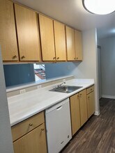 16928 SE Powell Blvd in Portland, OR - Building Photo - Building Photo